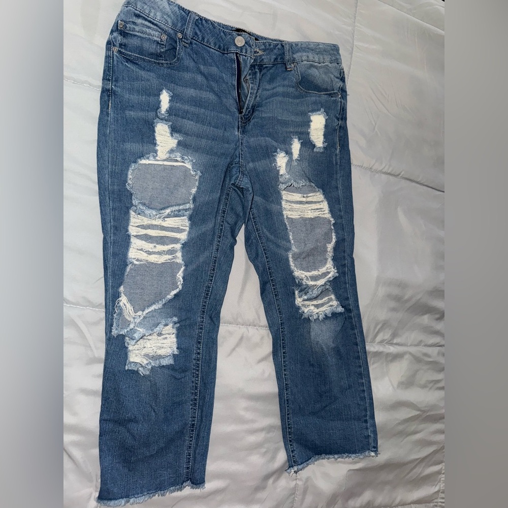 Distressed Cropped Blue Jeans
